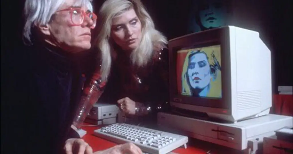 Warhol che ritrae Debby Harry con un Amiga 1000